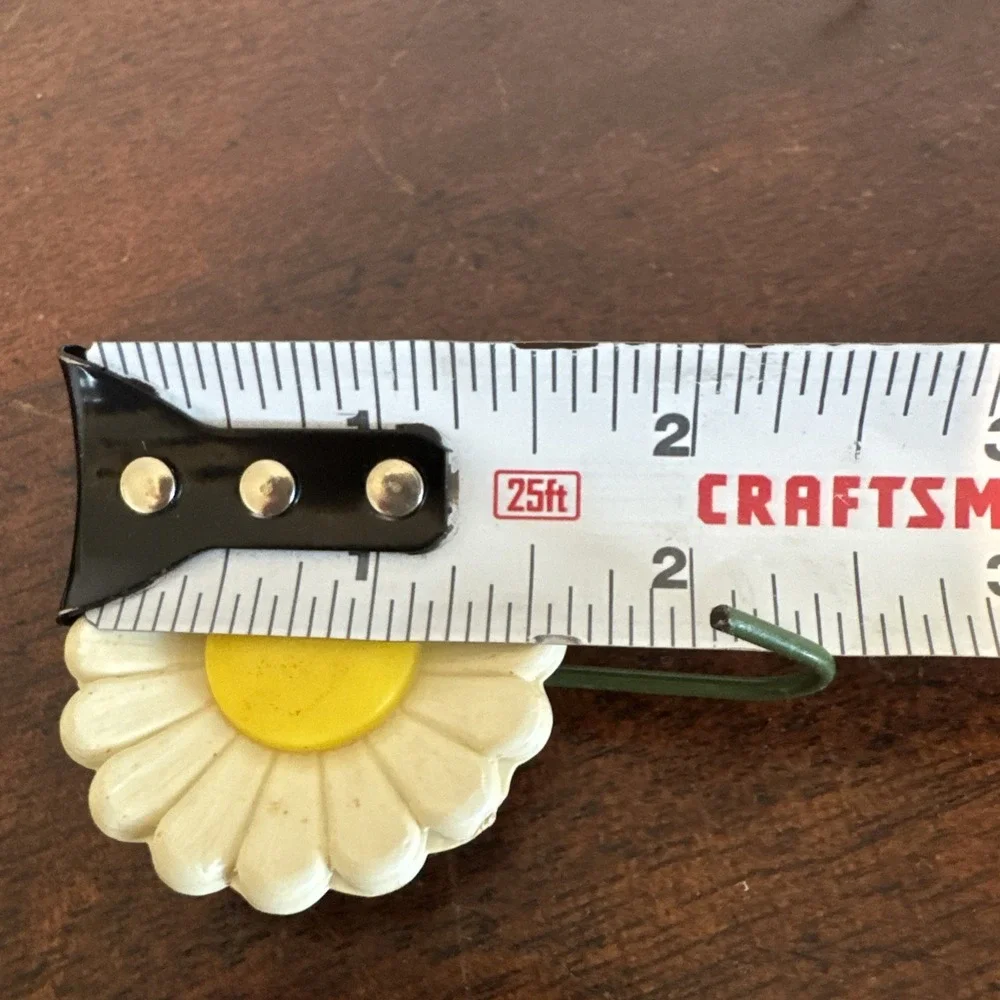 4 Pc Set Vintage Flower Single Hook Hanging Fridge Magnet Yellow Daisy 2 3/8